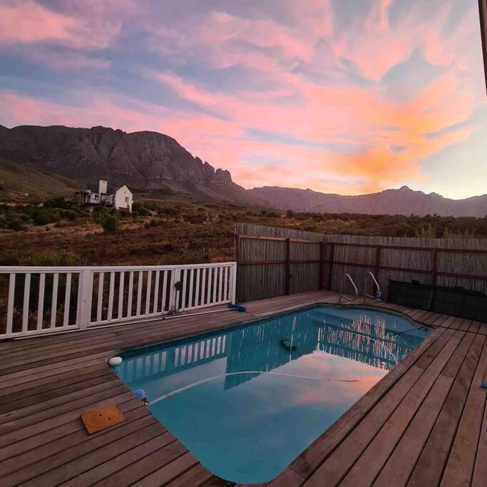 Exquisite chalet on private nature reserve - B&B