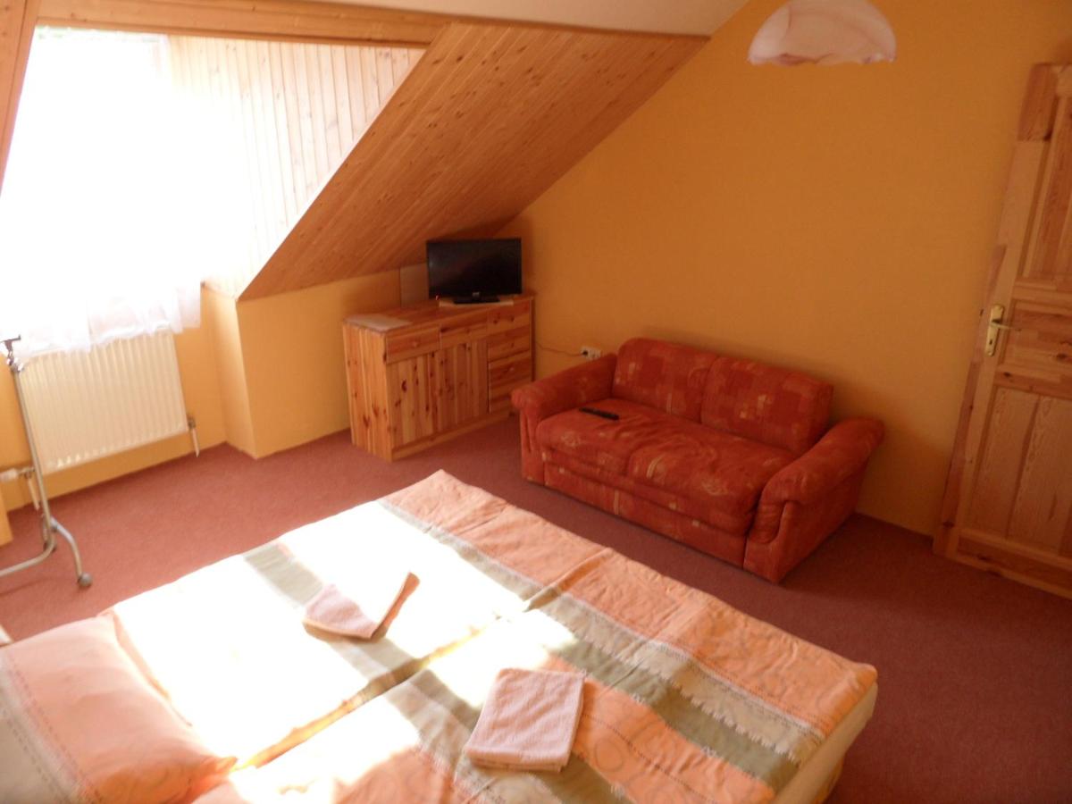 Zweibettzimmer mit Zustellbett