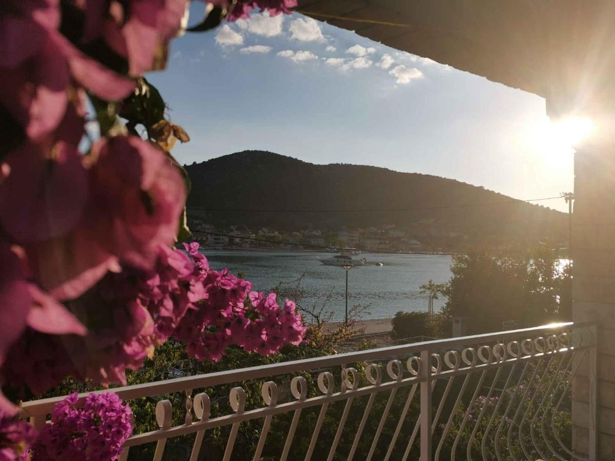 Three-Bedroom Apartment in Vinisce I - Bed and Breakfast Vinišće