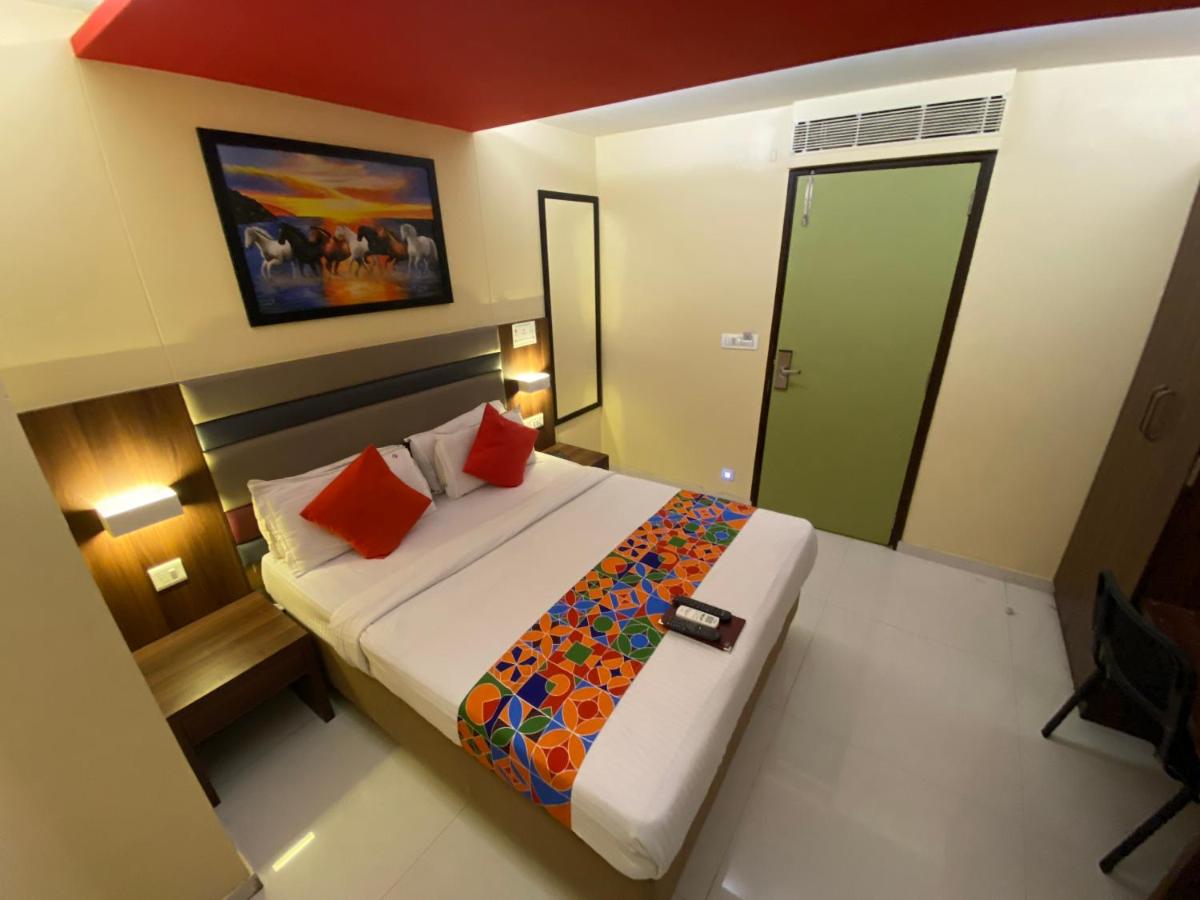 B&B Bombay - Hotel Regal International - Near International Airport - Bed and Breakfast Bombay