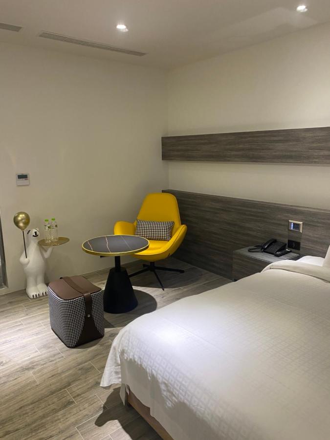 Standard Queen Room