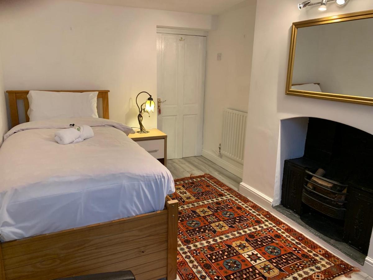 Single Room with Shared Bathroom