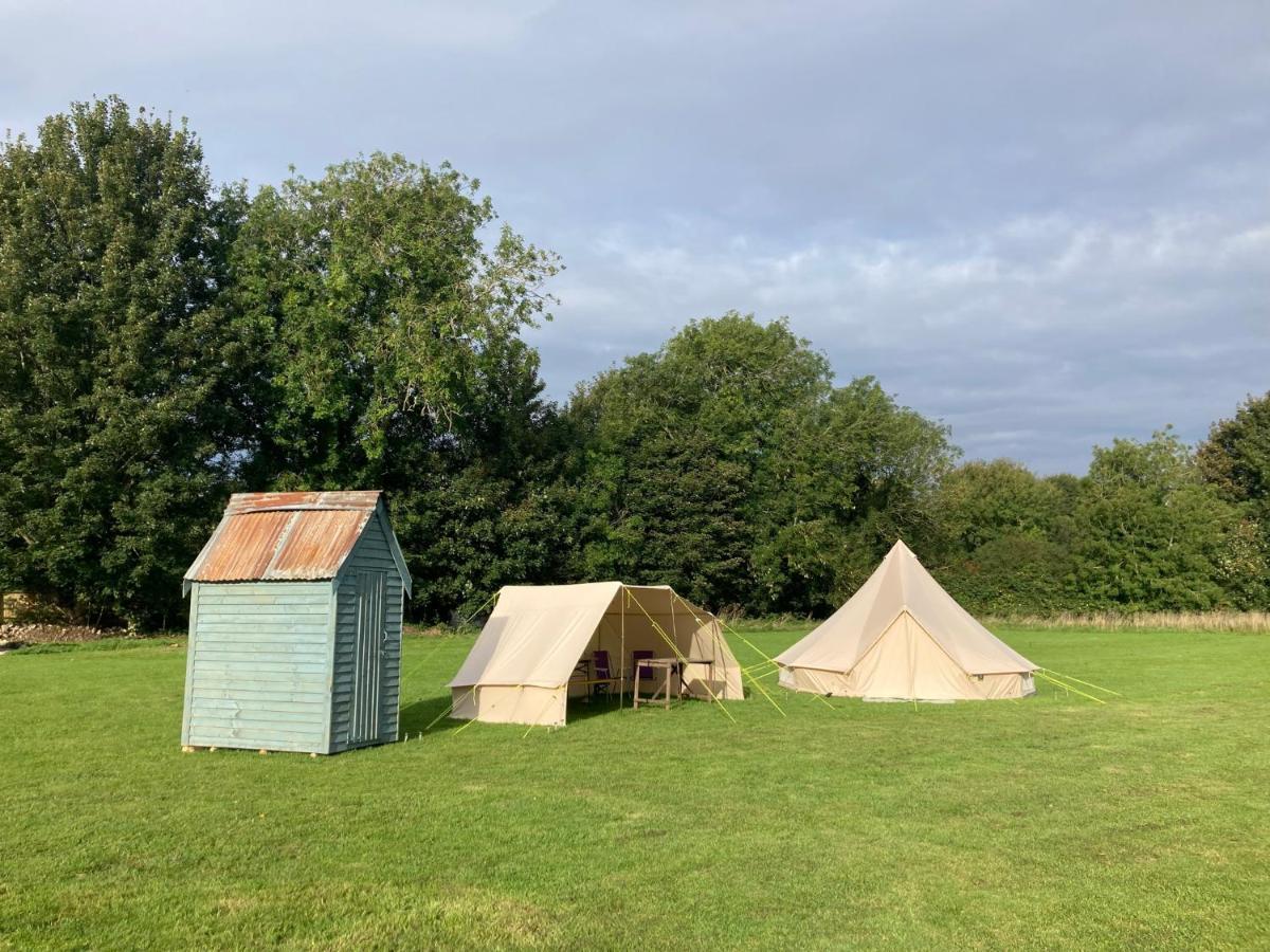 B&B Pickering - Tin and Canvas Glamping Pickering, Canvas Capers Bell Tent - Bed and Breakfast Pickering