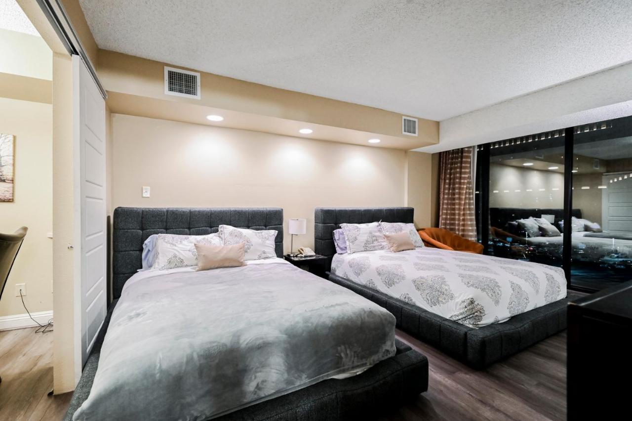 Penthouse Floor One Bedroom Fountain View