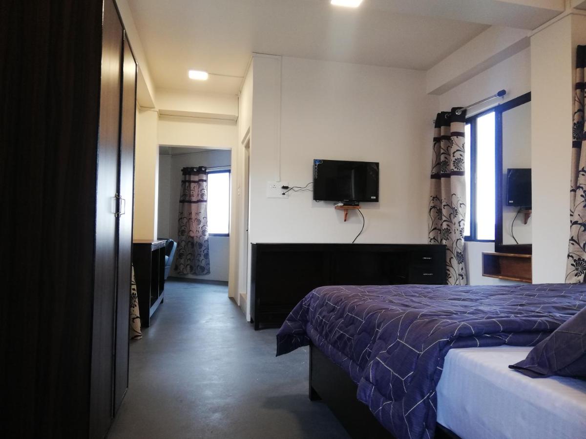 Deluxe King Room - Top Floor