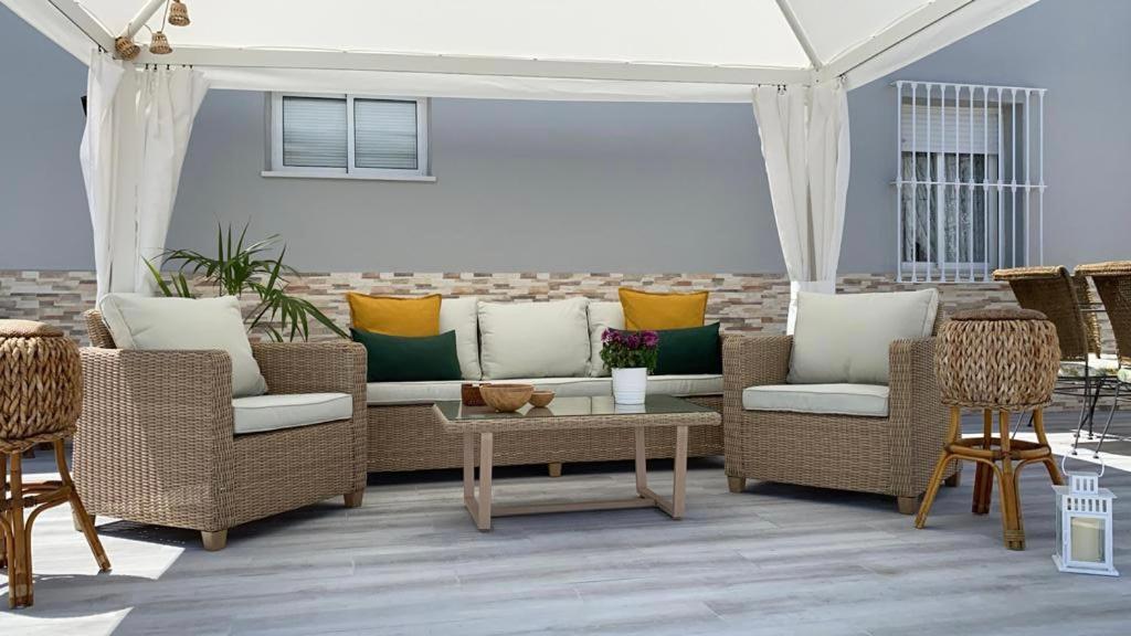 Casa grande con piscina - B&B