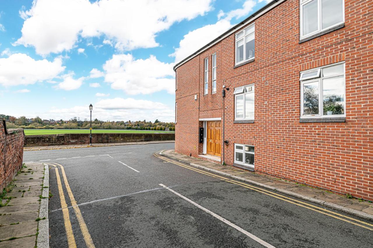 The POPULAR Chester Racecourse Apartments, Sleeps 4, FREE Parking - B&B Chester