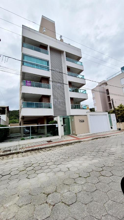 Residencial Renata - Apartamento na Praia de Palmas - 3 dormitórios a 300m da Praia - B&B