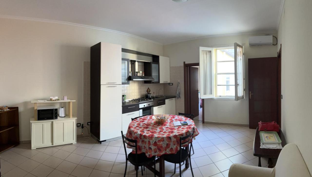 Casa Adriana, centralissima, confinante ospedale civile - B&B Sassari