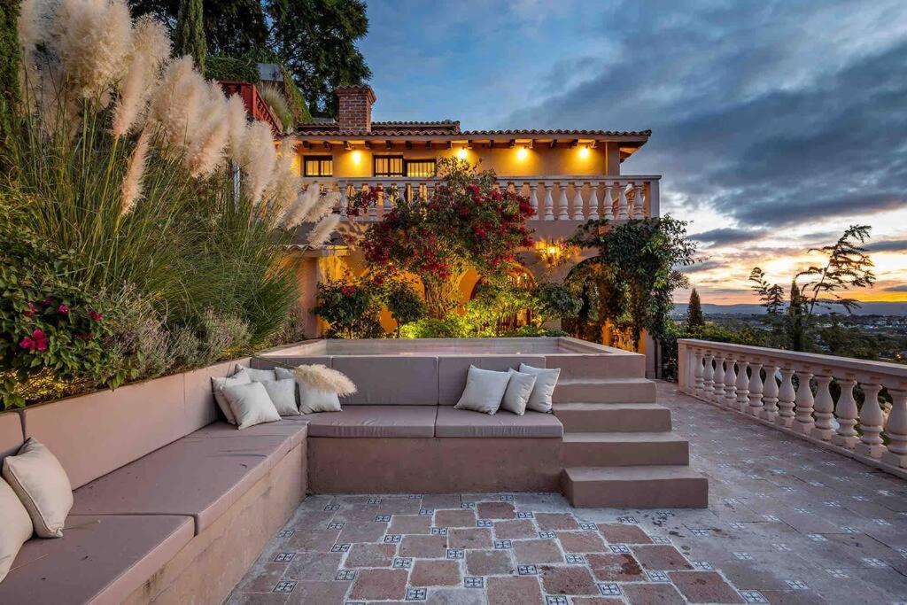 B&B San Miguel de Allende - Casa Vista 6BR Villa, 16p Jacuzzi Pool, Staff & Breakfast - Bed and Breakfast San Miguel de Allende