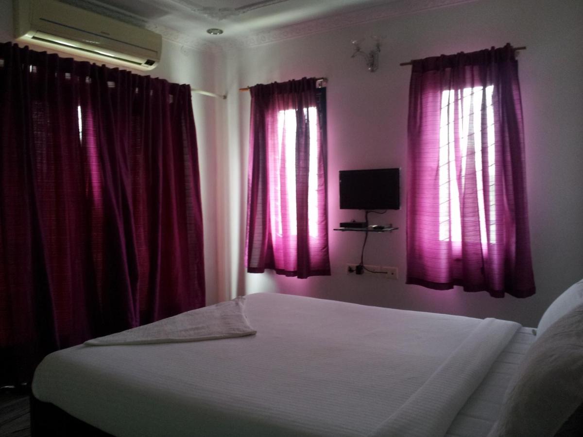 Chambre Double Deluxe (2 Adultes + 1 Enfant)
