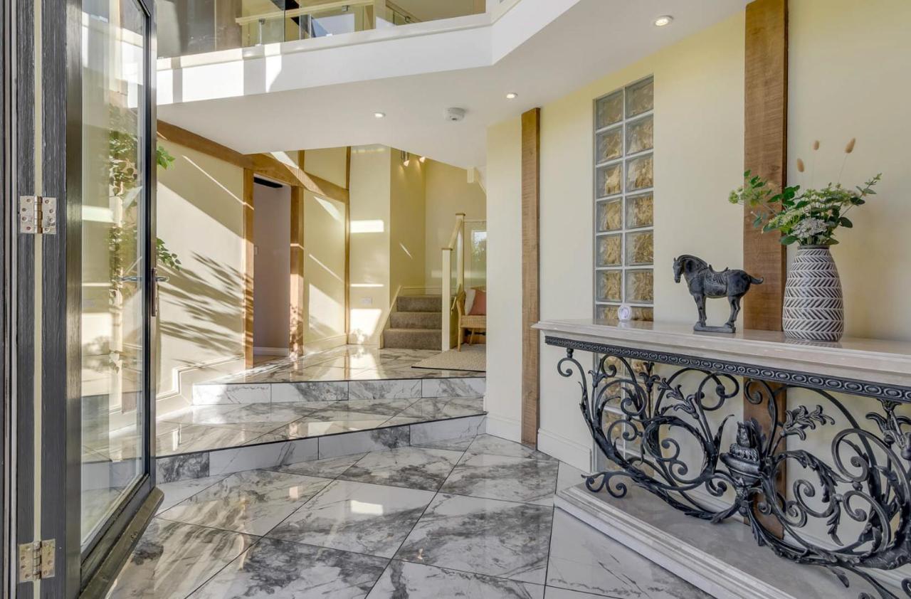 Spacious Farmhouse Near Thetford Forest - B&B Norwich