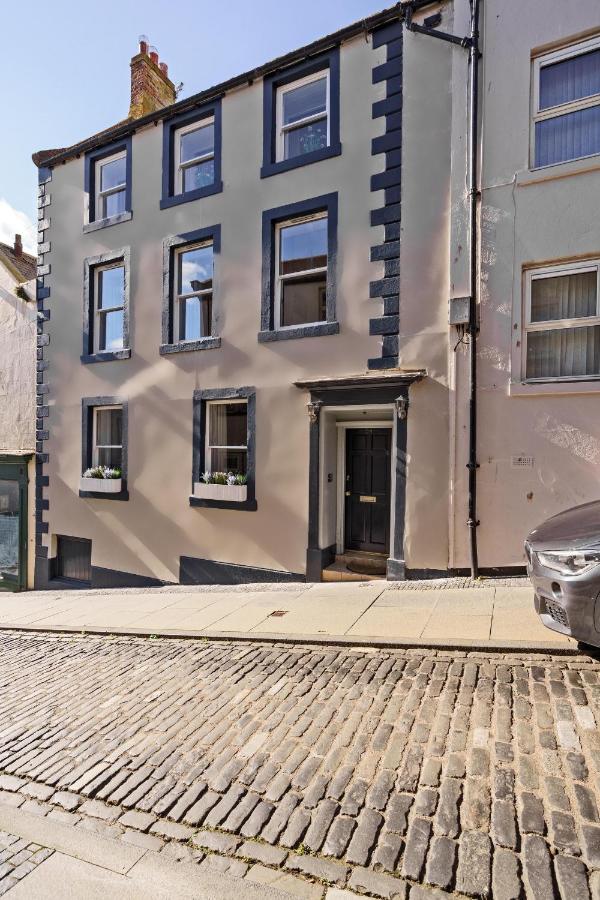 Clovelly House Relaxed Family Coastal Home - Chambres d'hôtes Berwick-upon-Tweed