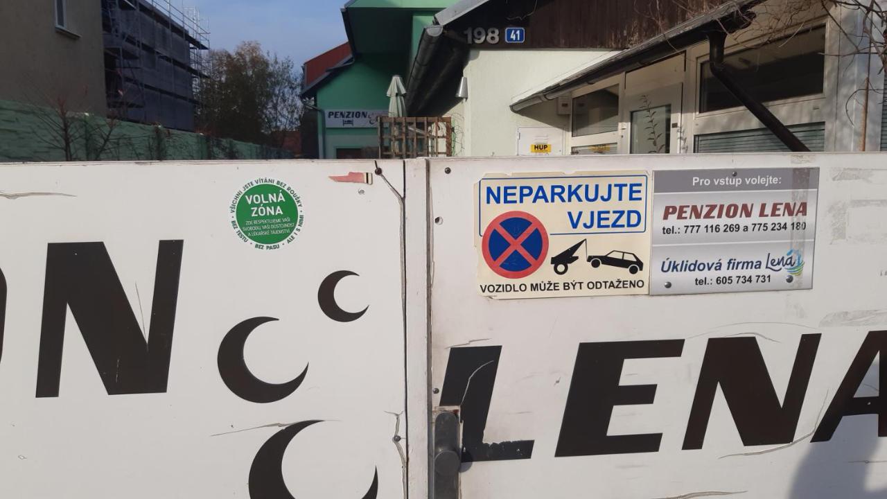 Apartments - Penzion Lena - B&B Hradec Králové