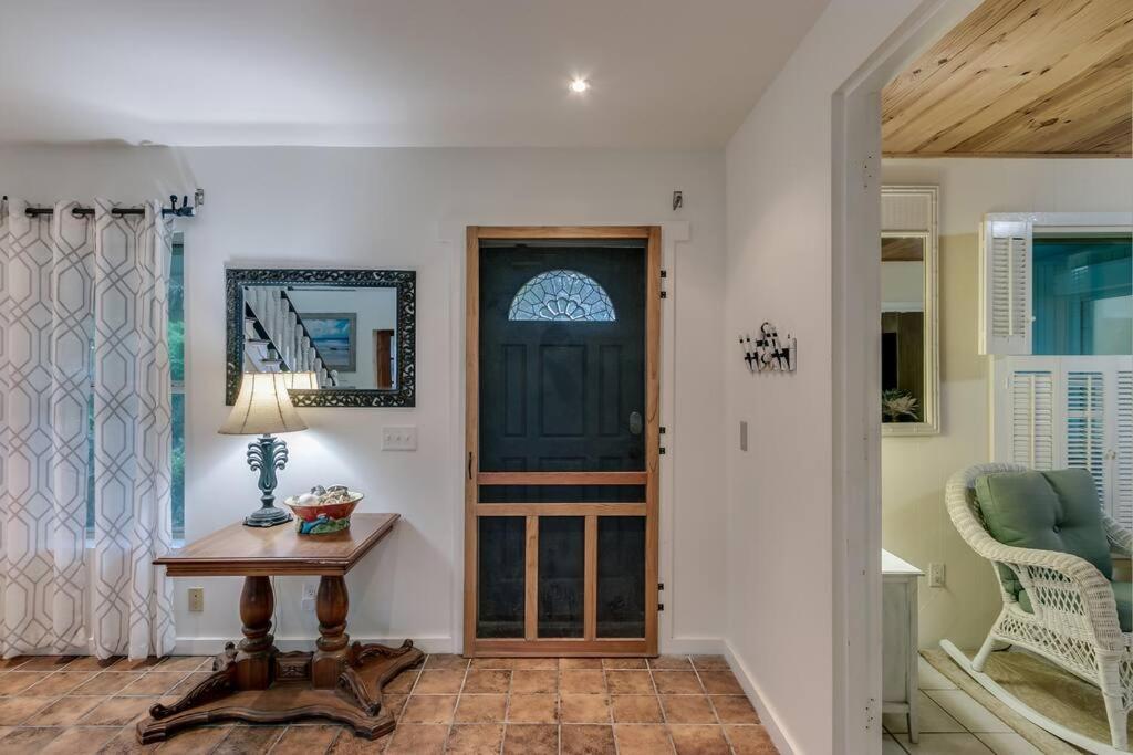 Oceanfront Elegance - Luxurious 6BR Beach House with Hot tub & spacious Balcony and Breathtaking Views! - Chambres d’hôtes