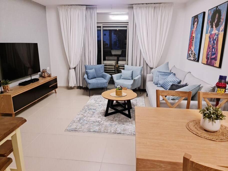 מרחק נגיעה בתקווה - B&B