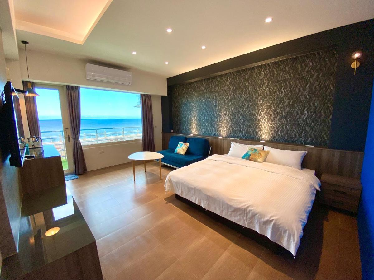 Zimmer mit Queensize-Bett und Meerblick