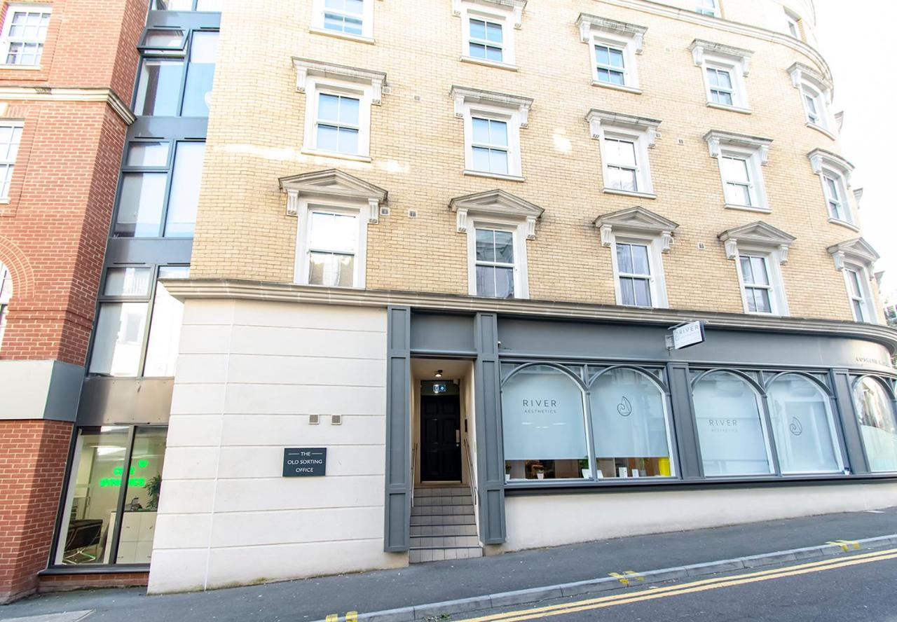 Modern Flat Minutes Walk From Restaurants - Bars - Clubs - Beach - Chambres d’hôtes Bournemouth