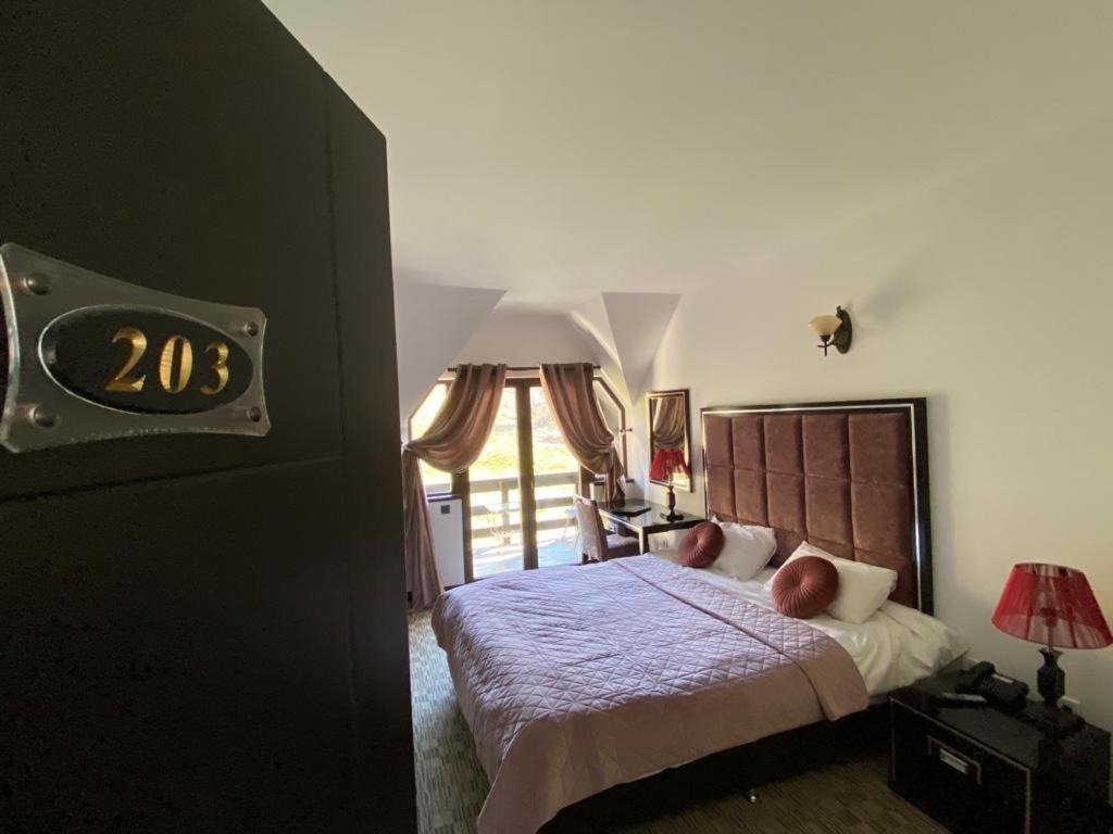 King Room with Spa Bath