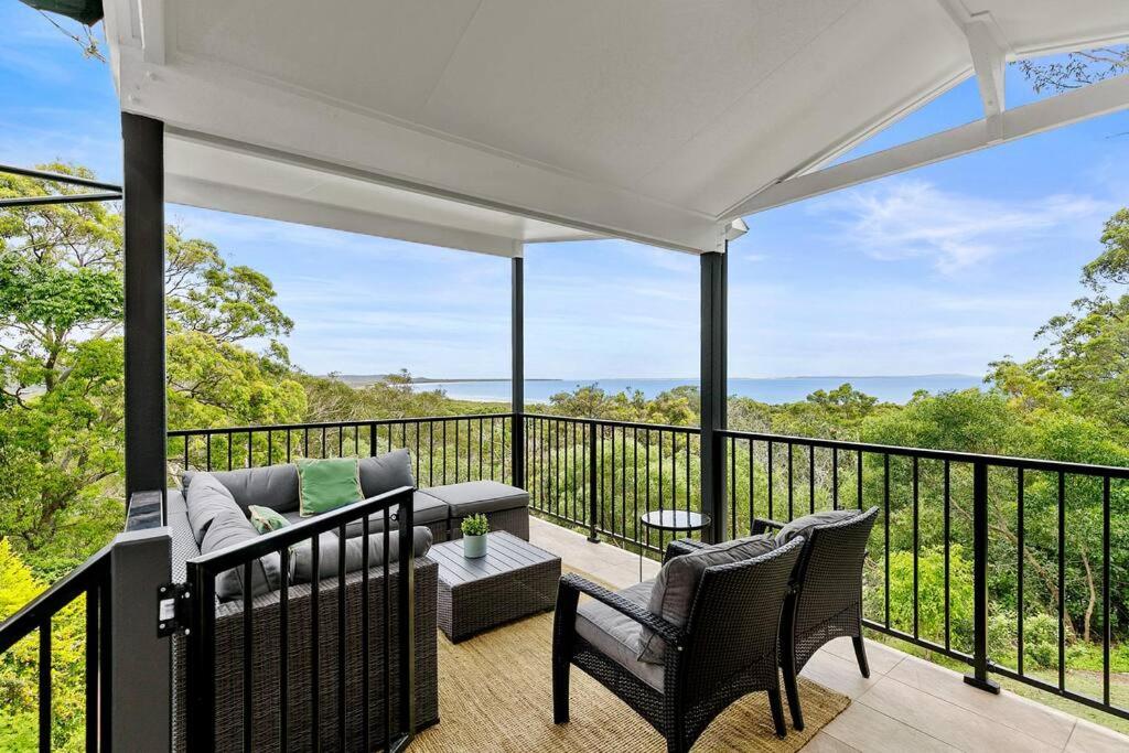 B&B Point Lookout - YARABIN - Luxury Home With Ocean Views - Bed and Breakfast Point Lookout
