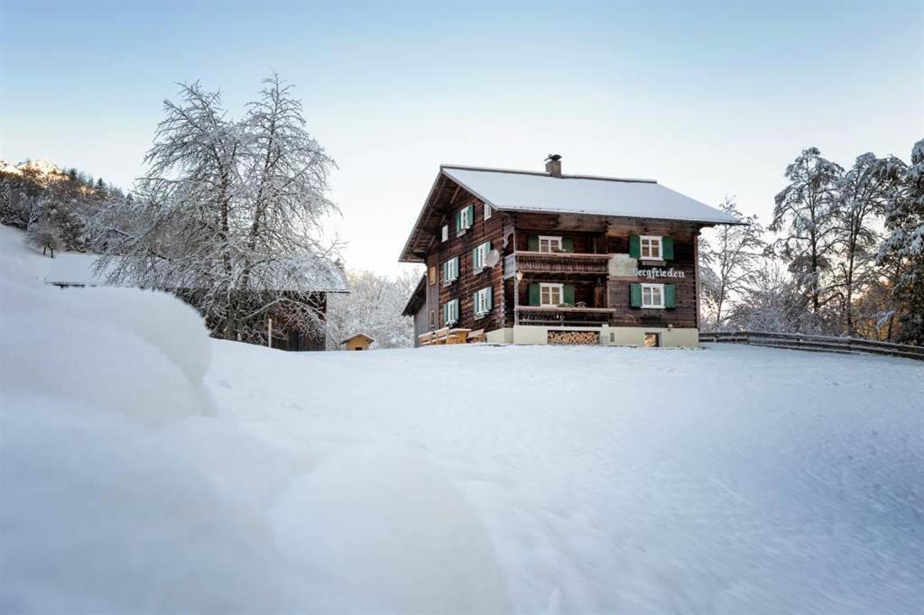 Ferienhaus Bergfrieden - B&B