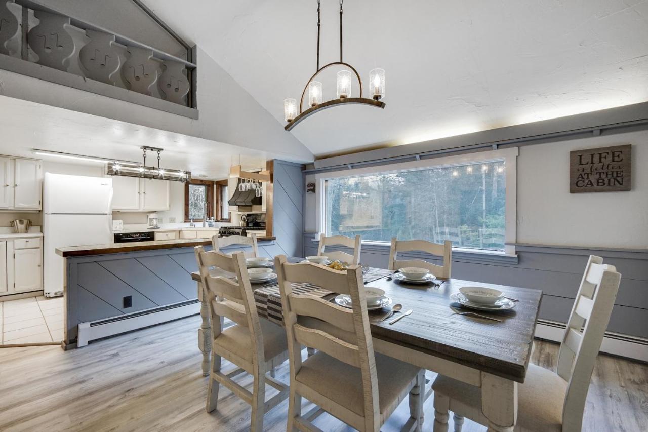 Killington Mountain Home! HotTub & 5 min to Skiing! - B&B