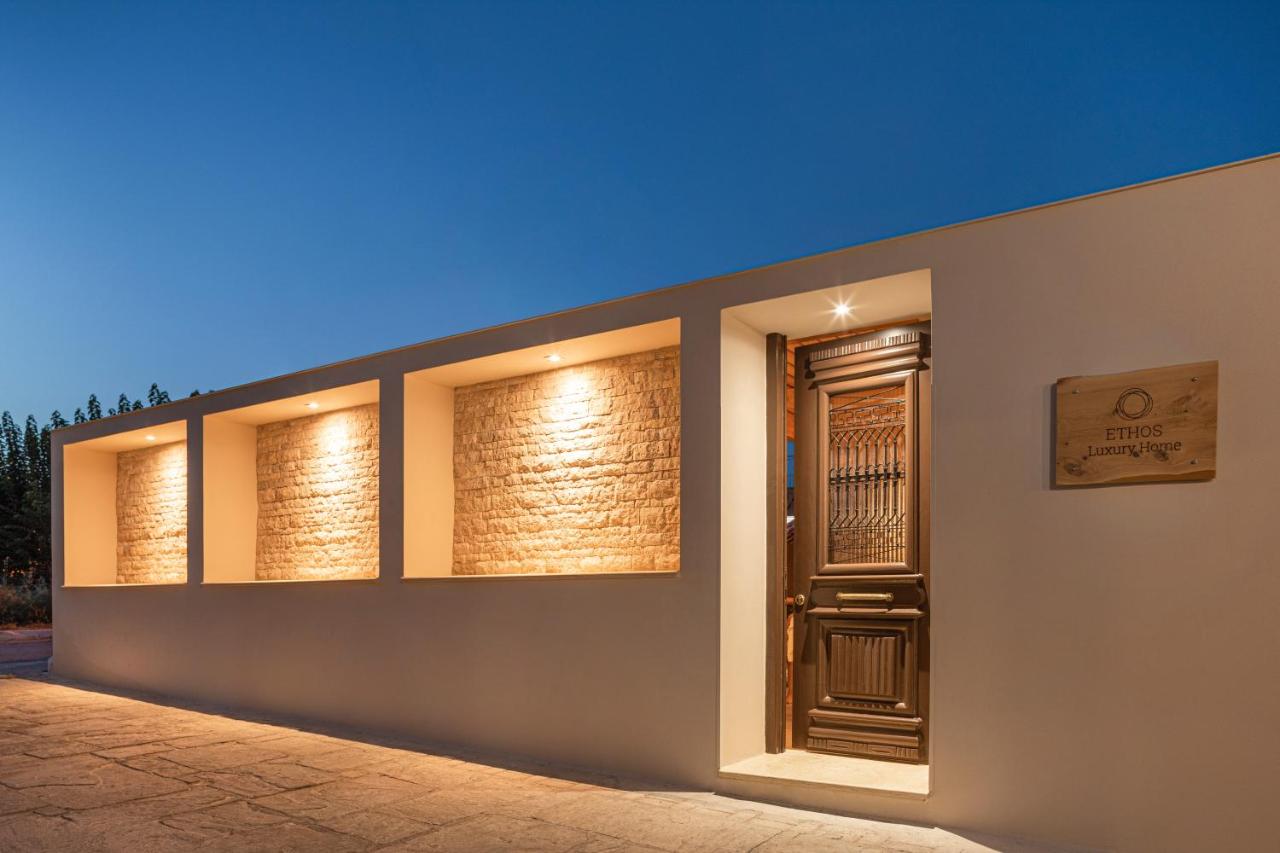 ETHOS Luxury Home - Seaview Villa with Hot-Tub! - Chambres d’hôtes Iraíon