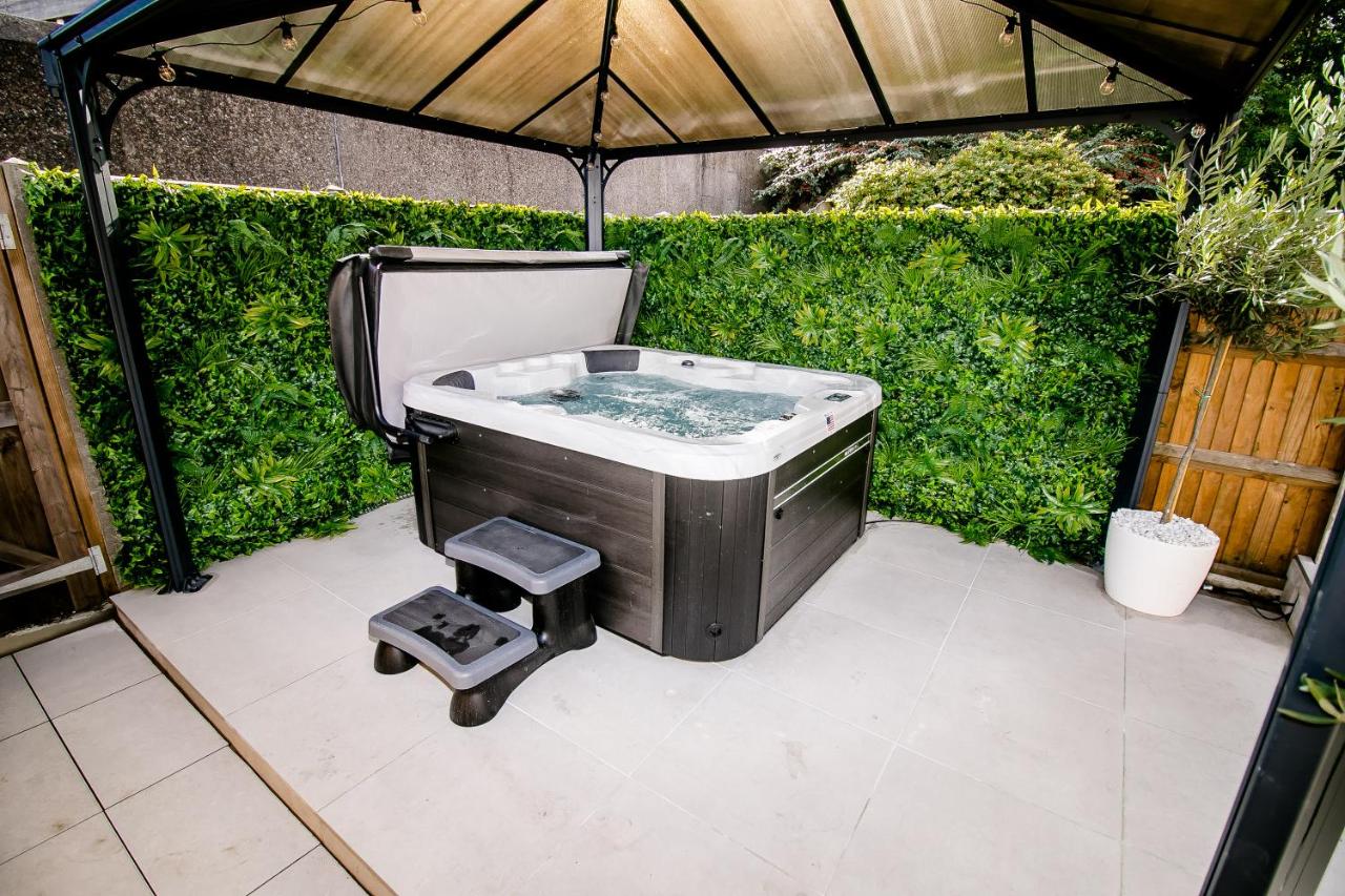Beautiful City-Centre Townhouse with Hot Tub - Bed and Breakfast