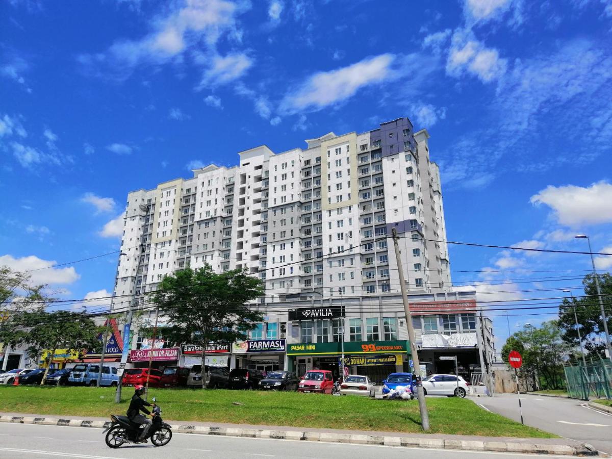 Tropika Homestay Bangi with 3 Bedrooms - B&B