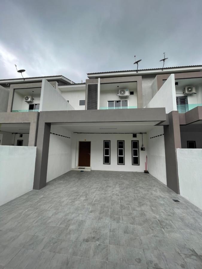 No 61 Nazirin Homestay Tmn Indah Raya 2 Manjung Lumut - Chambres d'hôtes Lumut