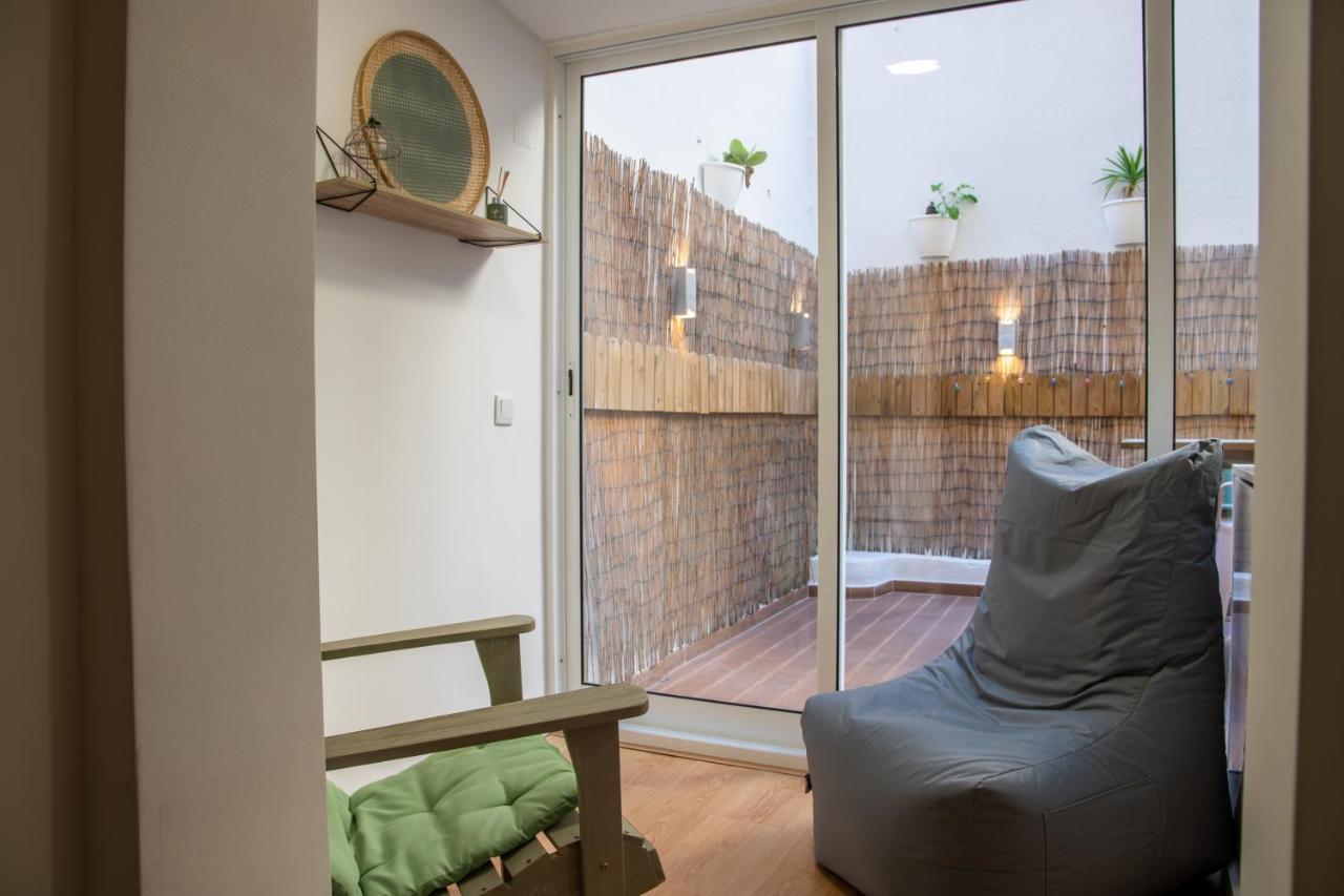 Charming 1 Bedroom Apartment w/ Terrace Near Belém - Chambres d'hôtes Lisbonne
