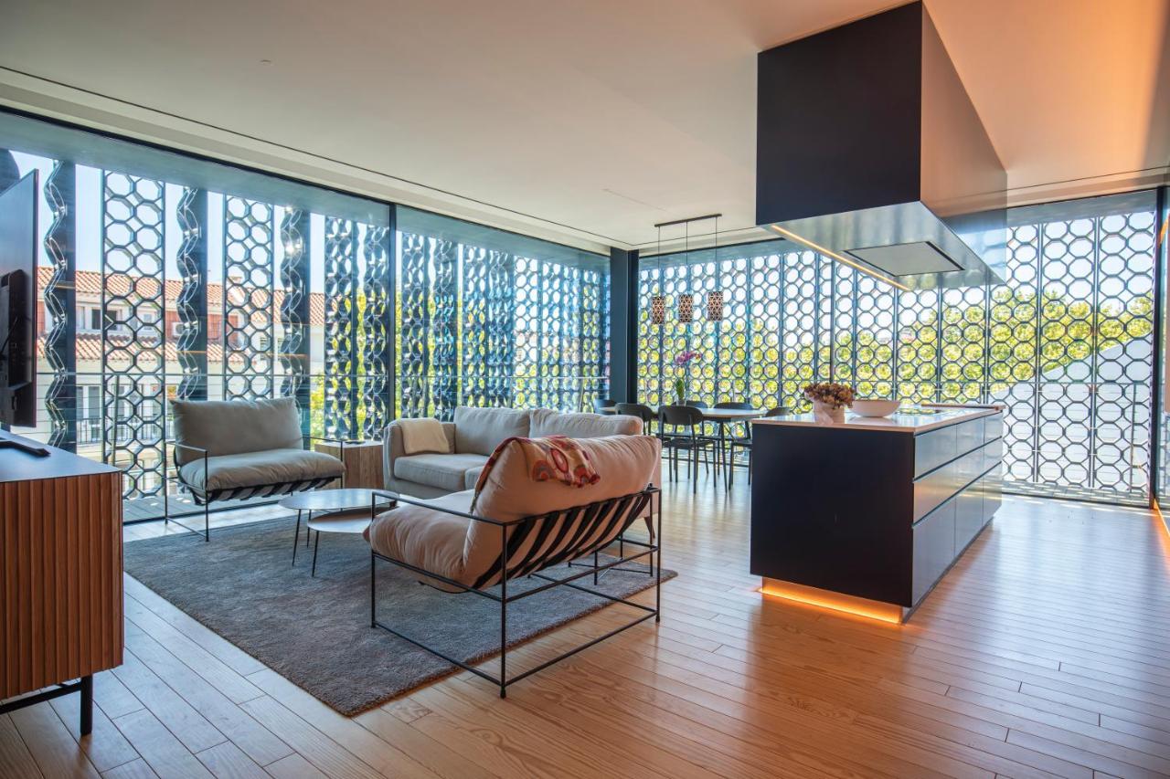 New Luxury Building in the heart of Cascais - B&B