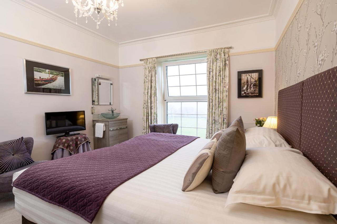 Double Room with Lake View and Private Bathroom(Not En-suite)
