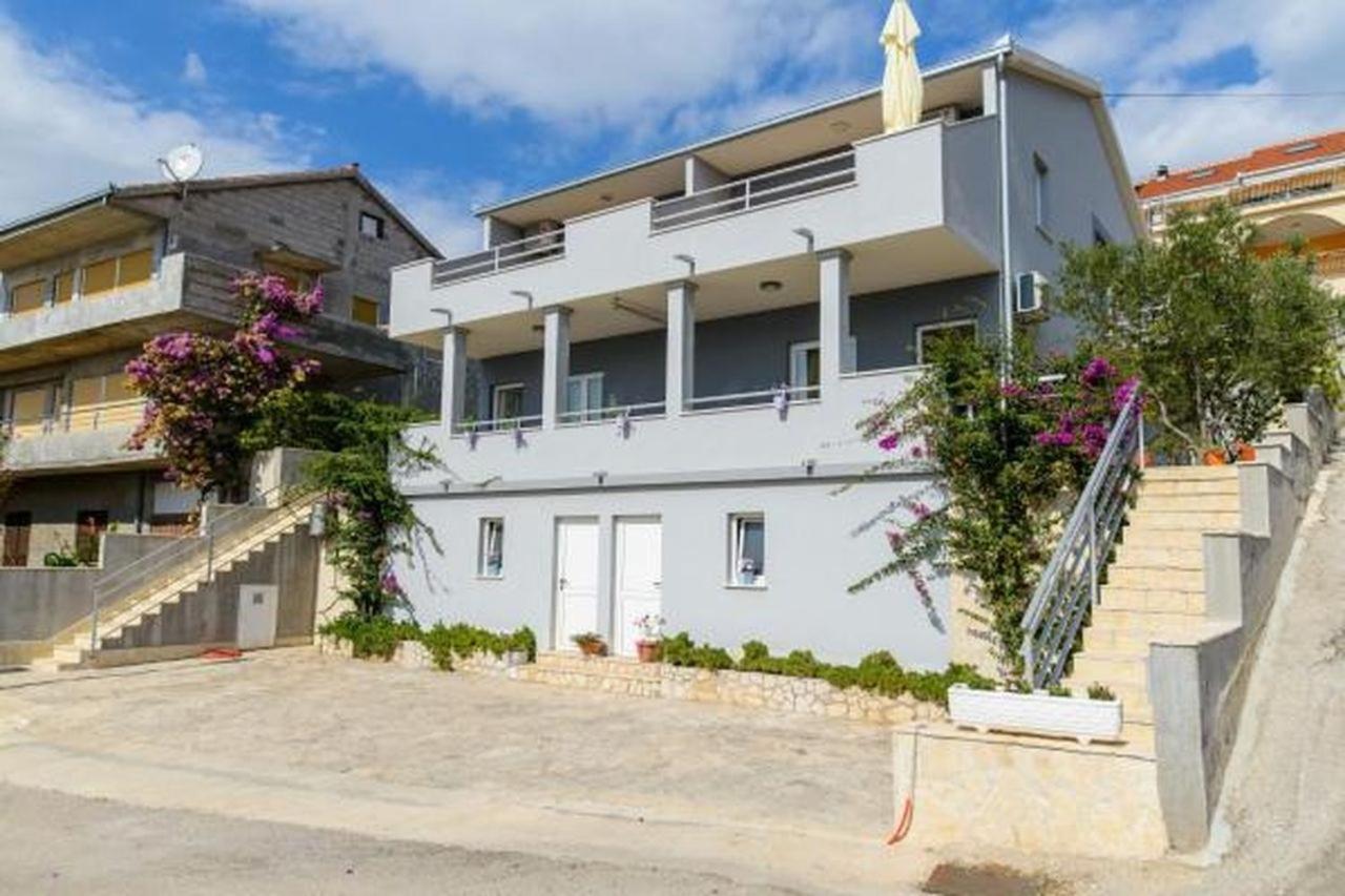 Apartment in Okrug Gornji with sea view, terrace, air conditioning, WiFi 5049-3 - B&B Trogir