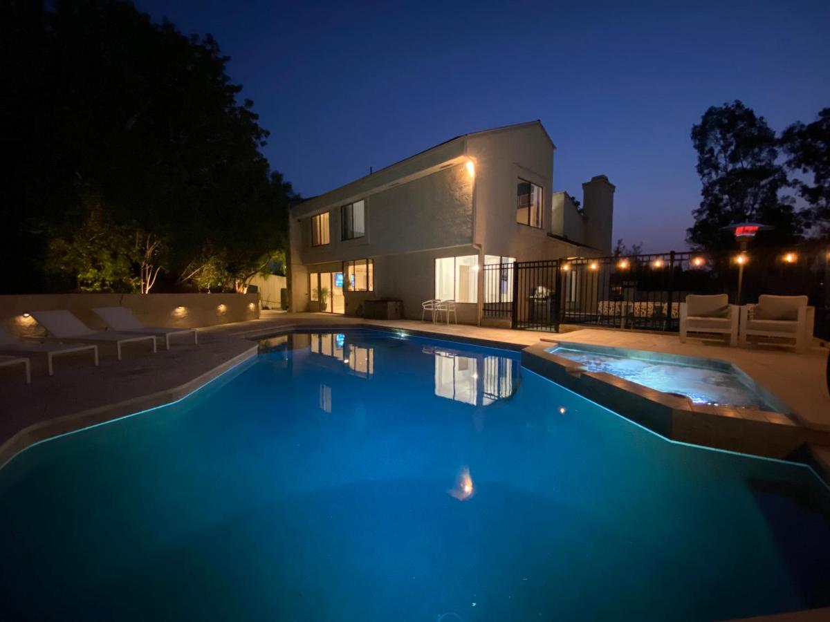 OCLuxeBnB Private Resort Living Minutes from Beach - Bed and Breakfast