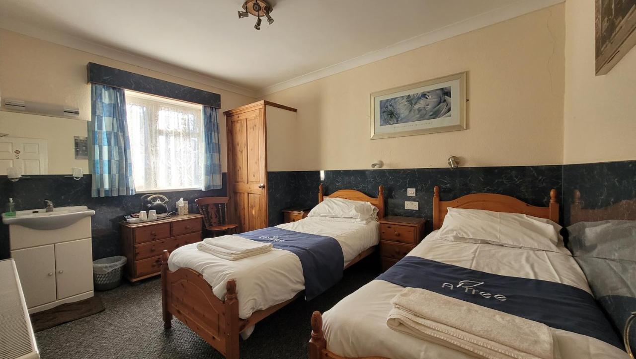 Twin Room with Shared Bathroom