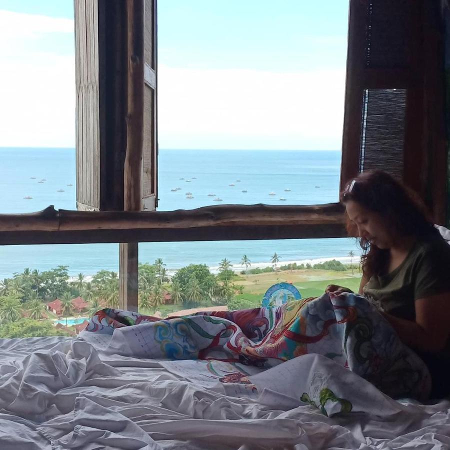 Karang Aji Beach Villa - B&B Cisolok