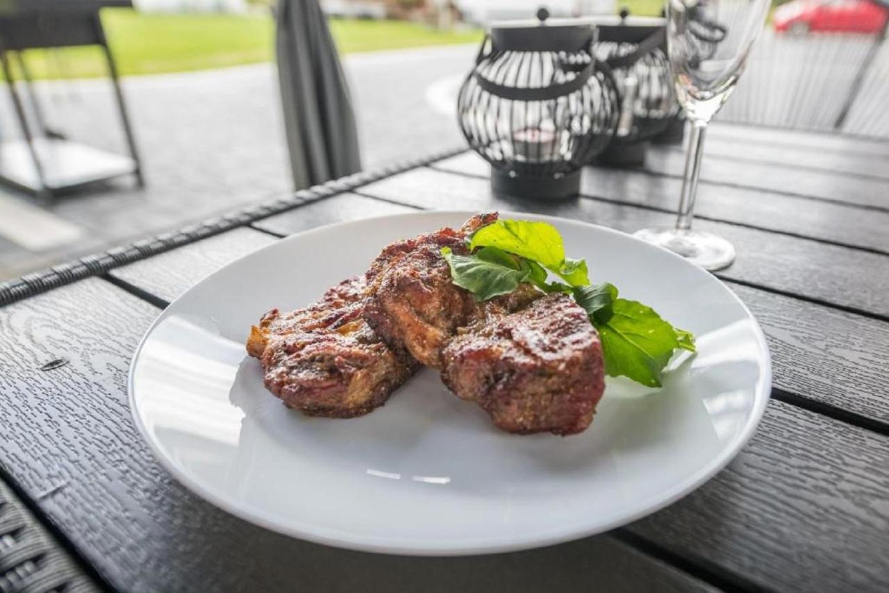 Biały Jeleń z basenem i jacuzzi - B&B Białka Tatrzańska