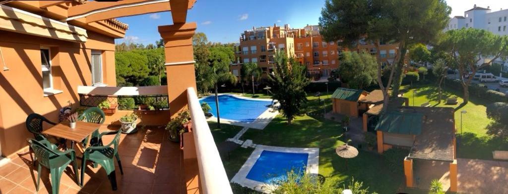 GATU PREMIUM Atico Sotavento playa, parking, terraza, piscinas, wifi y aire acc , " Preferente mayores de 21 años y familias " - B&B