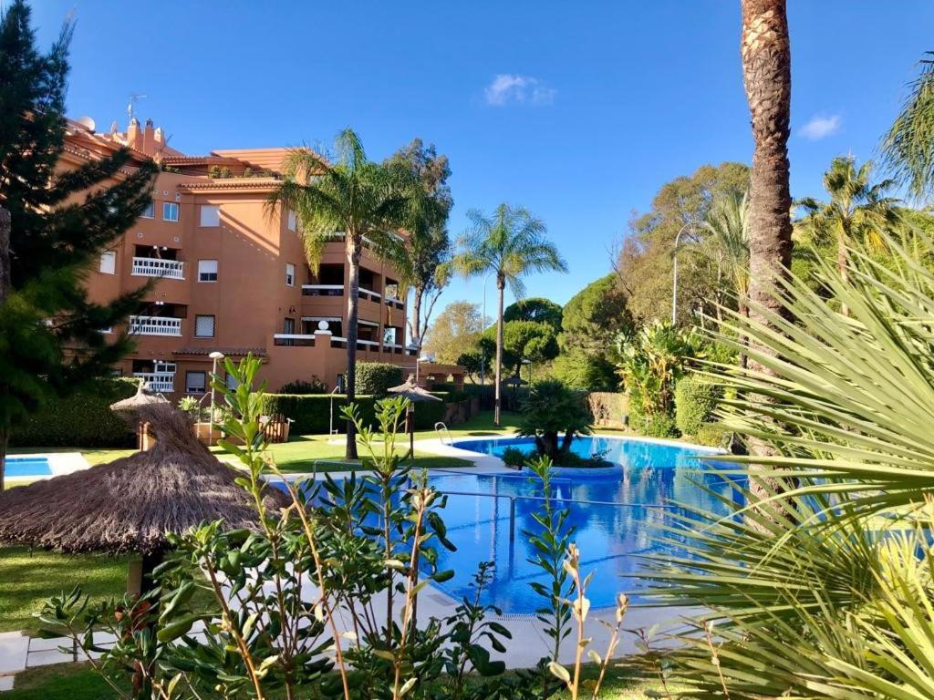 GATU PREMIUM Atico Sotavento playa, parking, terraza, piscinas, wifi y aire acc , " Preferente mayores de 21 años y familias " - B&B Puerto de Santa María