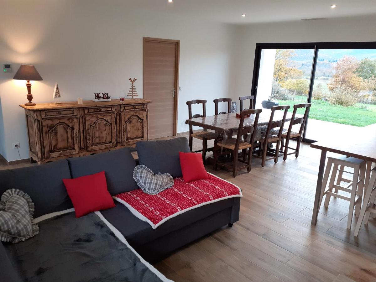 Villa jacuzzi, terrain de pétanque et aire de jeux vue sur les Pyrénées - B&B