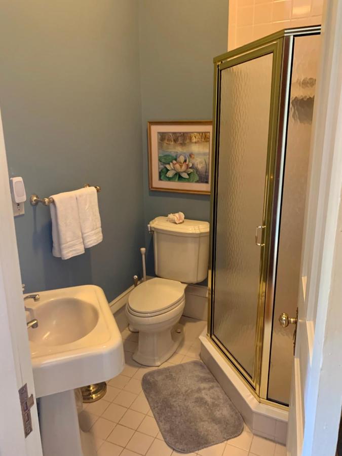 Miss Eliza Queen Room