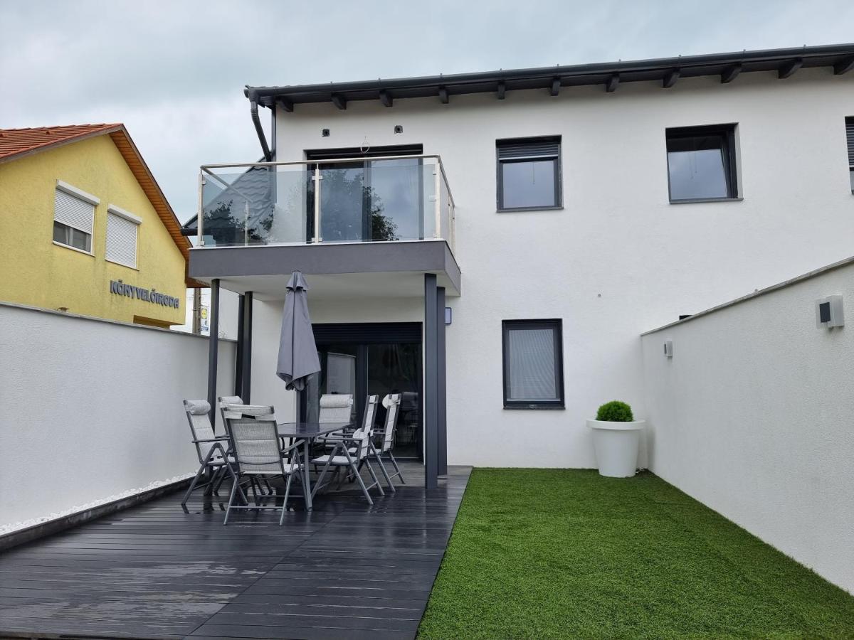 Bala-Home Apartments & Pool - Ferienwohnung Balatonboglár