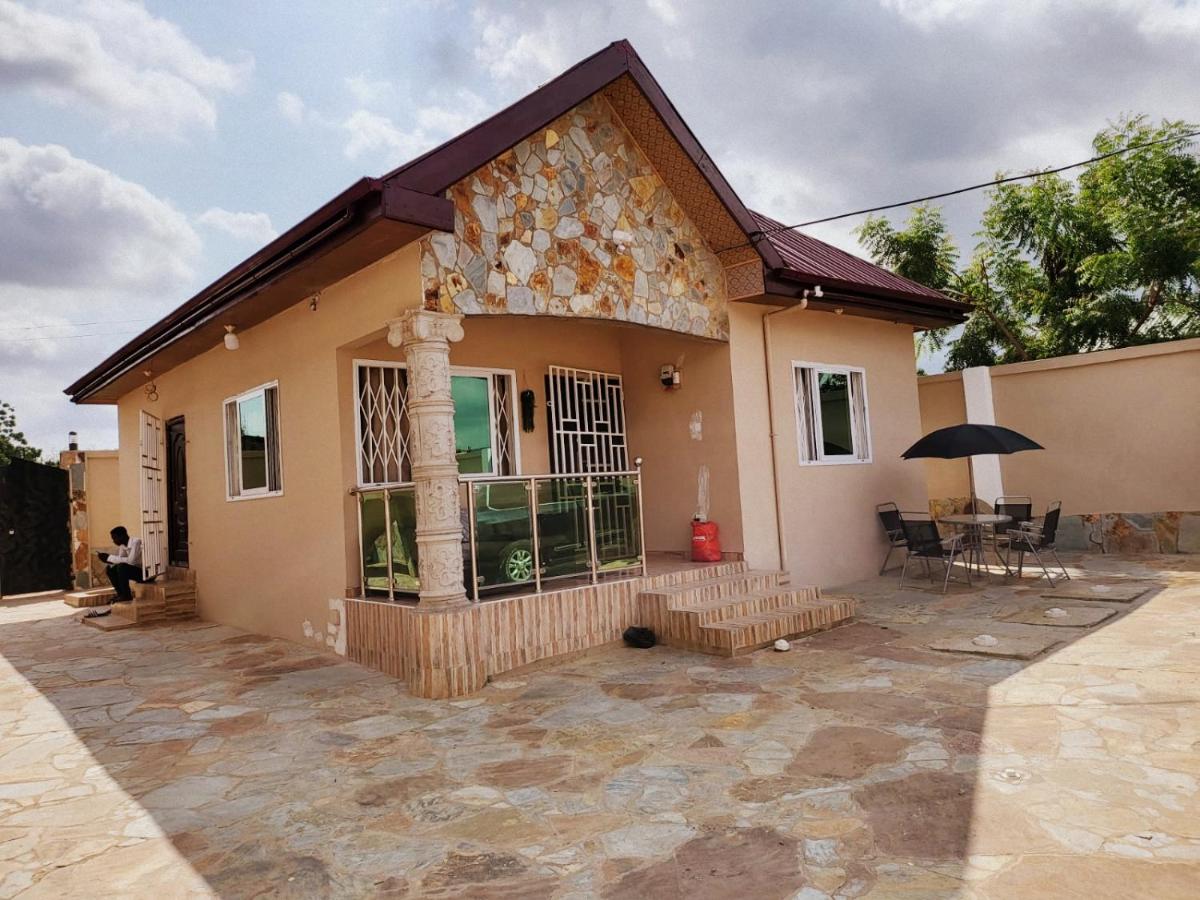 B&B Oyibi - Janesis Holiday Homes - Bed and Breakfast Oyibi