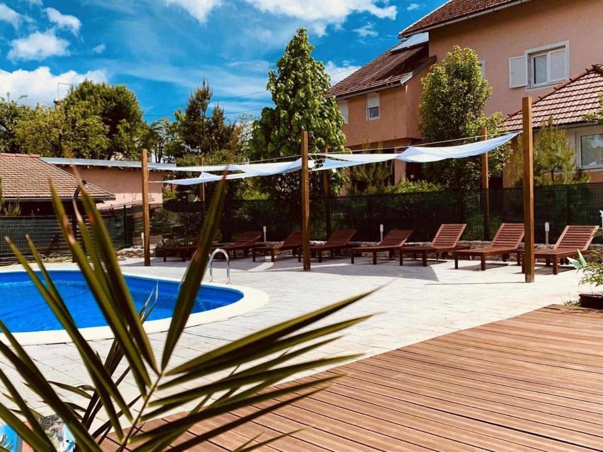 B&B Rakovica - Apartments San - with pool; - Bed and Breakfast Rakovica