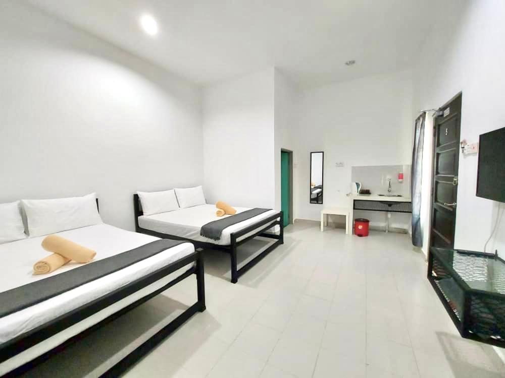 Belukar Lodges Private Homestay - Bed and Breakfast