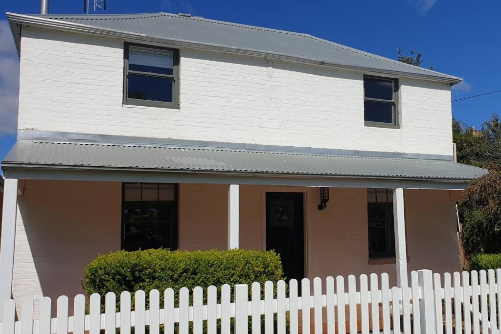 Samuels Cottage C1860 - In the heart of Mudgee - B&B