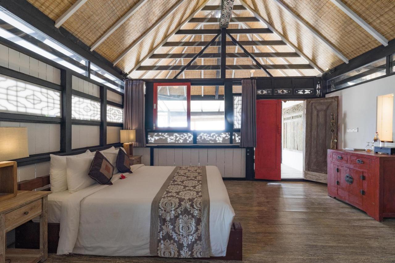  Jemeluk Premium Beachfront Cottage