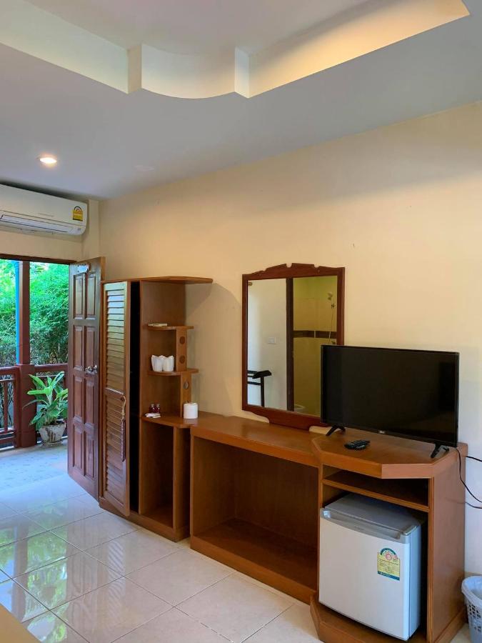 Rattana Guesthouse & Bungalow - Bed and Breakfast Ban Chaweng Yai