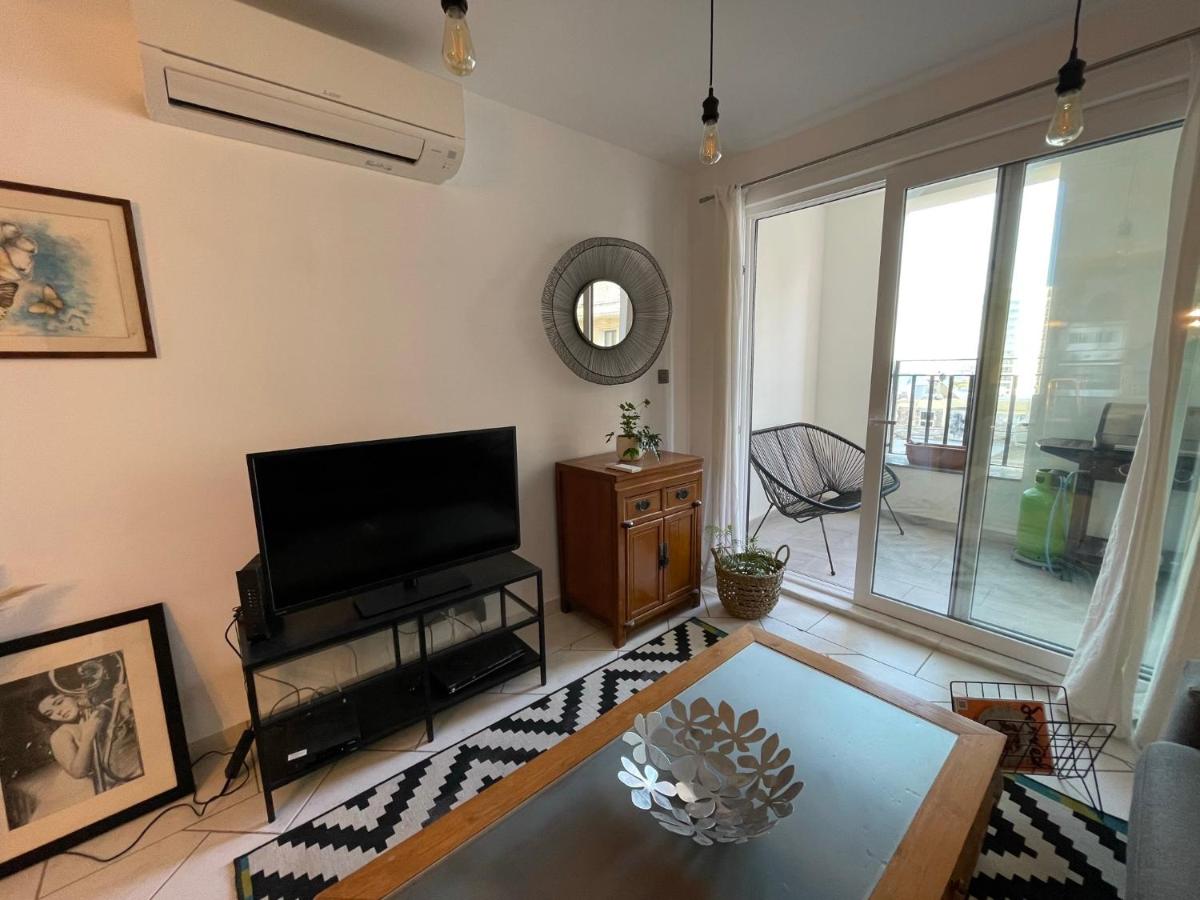 Spacious seaview Sliema Apt, steps from Valletta Ferry - Ferienwohnung Sliema